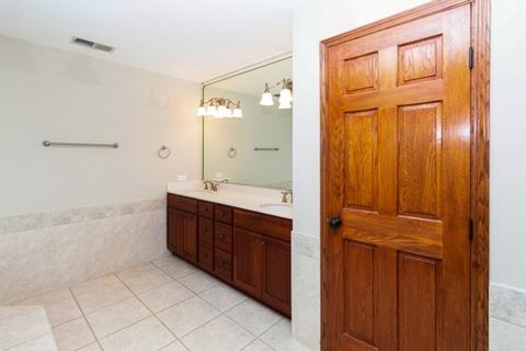 1500 Fox Path Ct, Hoffman Estates, IL 60192 photo 13