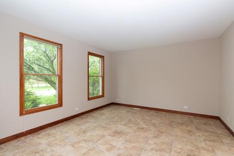 1500 Fox Path Ct, Hoffman Estates, IL 60192 photo 4