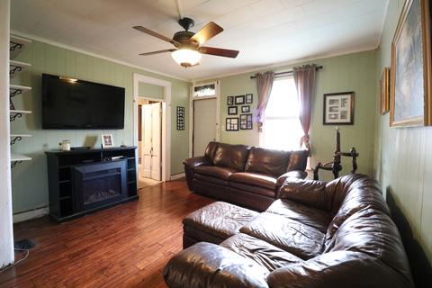 521 E Webster St, Clinton, IL 61727 photo 3