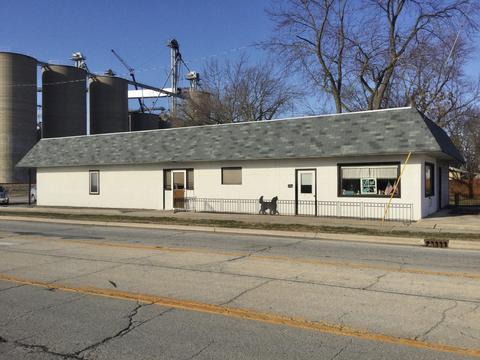 101 E Springfield Rd, Arcola, IL 61910 photo 2