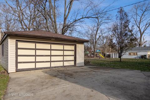 170 Bradley Ln, Hoffman Estates, IL 60169 photo 3