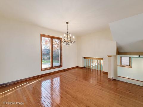 115 White Oak Dr, Wheaton, IL 60187 photo 5