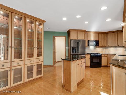 115 White Oak Dr, Wheaton, IL 60187 photo 7