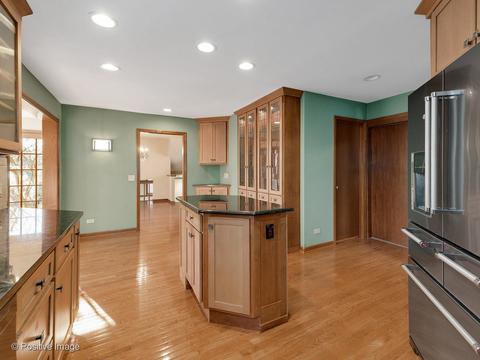 115 White Oak Dr, Wheaton, IL 60187 photo 8