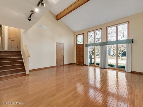 115 White Oak Dr, Wheaton, IL 60187 photo 3