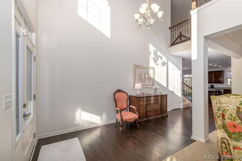 1701 Pondview Dr, Hoffman Estates, IL 60192 photo 3