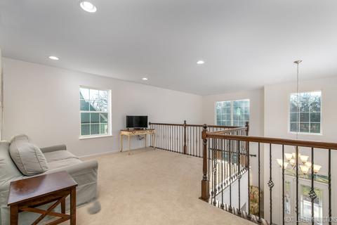 1701 Pondview Dr, Hoffman Estates, IL 60192 photo 16