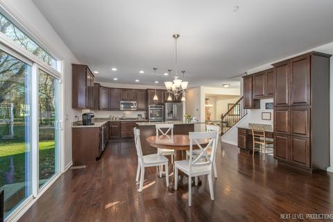 1701 Pondview Dr, Hoffman Estates, IL 60192 photo 6