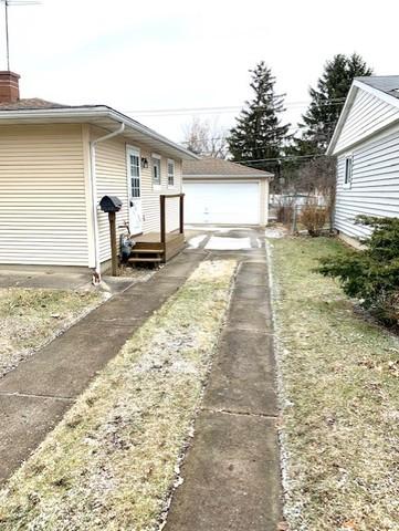 690 N Green Dr, Wheeling, IL 60090 photo 14