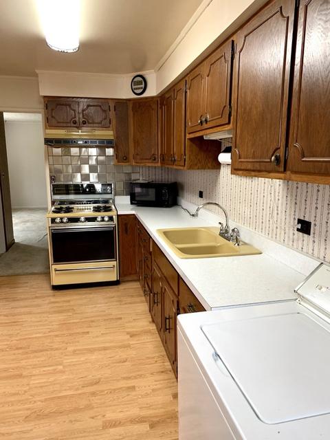 690 N Green Dr, Wheeling, IL 60090 photo 5