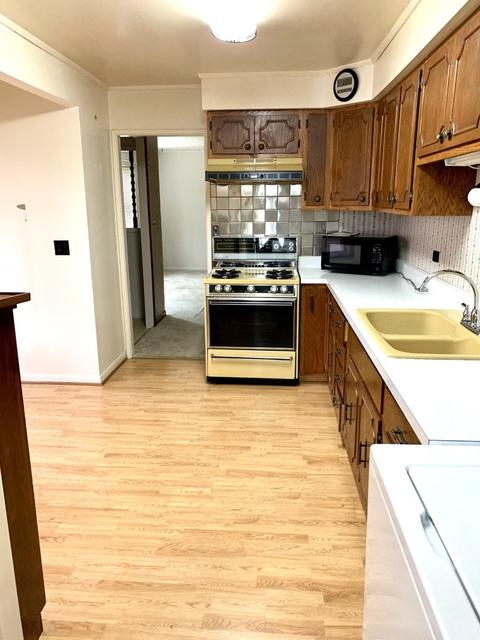 690 N Green Dr, Wheeling, IL 60090 photo 6