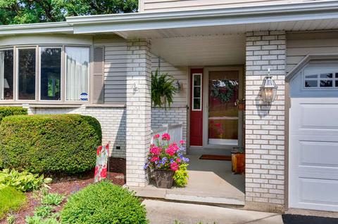 9 N620 Tipi Ln, Elgin, IL 60124 photo 4