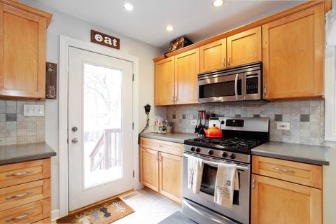137 E Quincy St, Riverside, IL 60546 photo 3