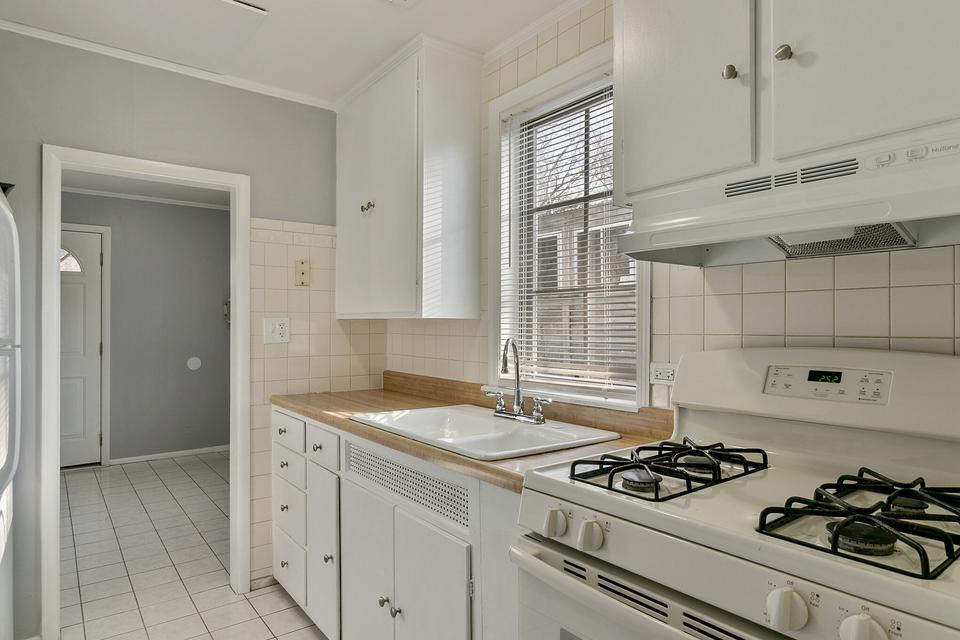  2208 Elizabeth Ave, Zion, IL 60099 photo 11