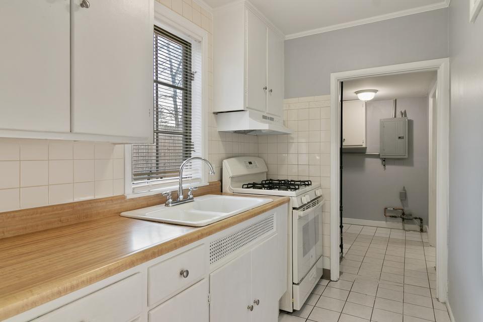  2208 Elizabeth Ave, Zion, IL 60099 photo 12