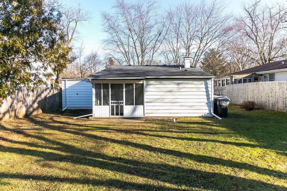  2208 Elizabeth Ave, Zion, IL 60099 photo 3