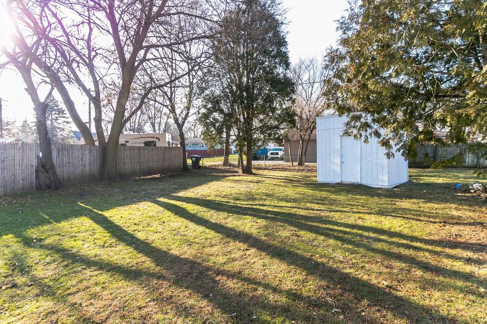  2208 Elizabeth Ave, Zion, IL 60099 photo 5