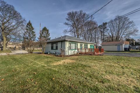 710 Stewart Ave, Elgin, IL 60120 photo 4