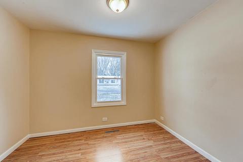 6 E Pine St, Streamwood, IL 60107 photo 9