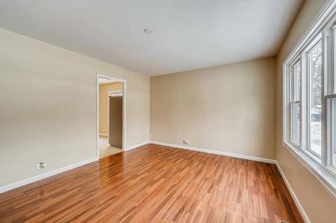 6 E Pine St, Streamwood, IL 60107 photo 4
