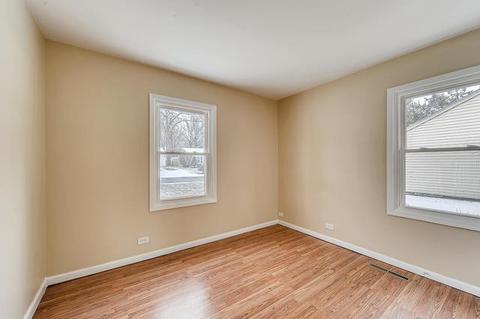 6 E Pine St, Streamwood, IL 60107 photo 10