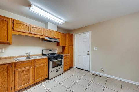 6 E Pine St, Streamwood, IL 60107 photo 5