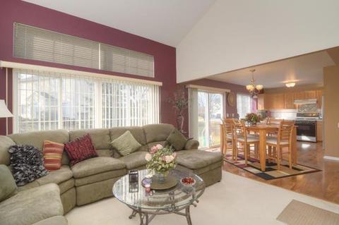 484 Topaz Ln, Bartlett, IL 60103 photo 17