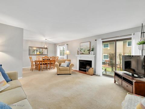 1235 Folkstone Ct, Wheaton, IL 60189 photo 2