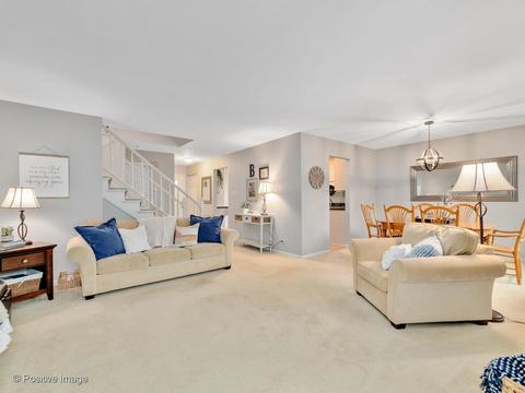 1235 Folkstone Ct, Wheaton, IL 60189 photo 4