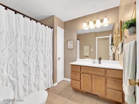 1235 Folkstone Ct, Wheaton, IL 60189 photo 12