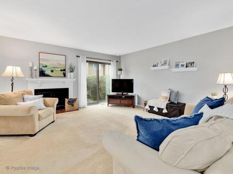 1235 Folkstone Ct, Wheaton, IL 60189 photo 3