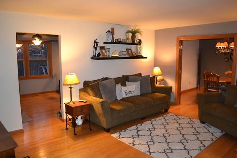 190 S Cook St, Braidwood, IL 60408 photo 2