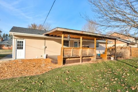 105 E North St, Towanda, IL 61776 photo 8
