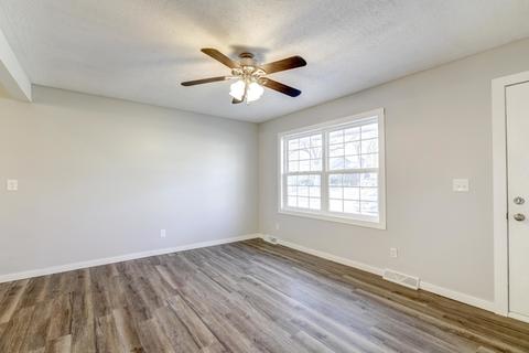 105 E North St, Towanda, IL 61776 photo 10