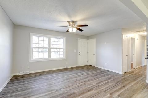 105 E North St, Towanda, IL 61776 photo 9