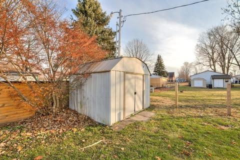 105 E North St, Towanda, IL 61776 photo 6