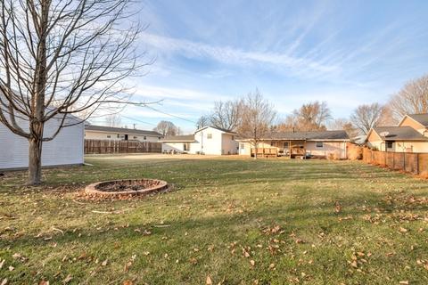 105 E North St, Towanda, IL 61776 photo 7