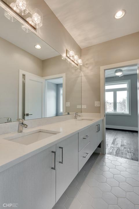 4629 S Champlain Ave, Chicago, IL 60653 photo 30