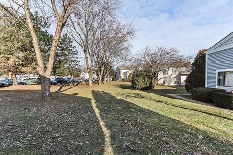 856 Oxford Pl, Wheeling, IL 60090 photo 2