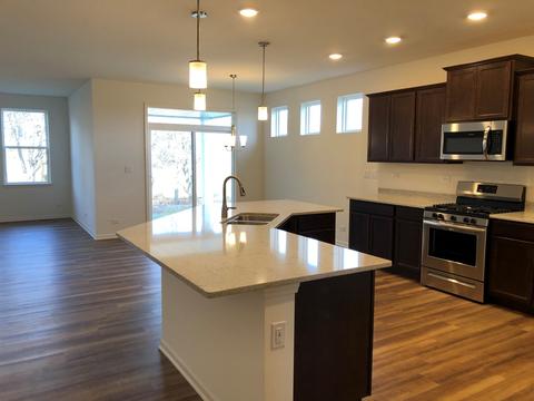 320 S Fork Dr, Gurnee, IL 60031 photo 4