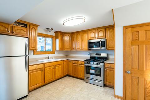 1495 Ashley Rd, Hoffman Estates, IL 60169 photo 5