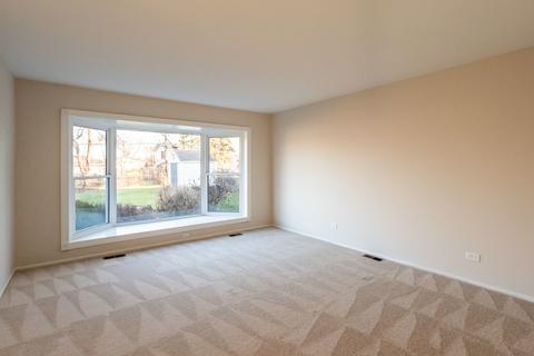 1495 Ashley Rd, Hoffman Estates, IL 60169 photo 3