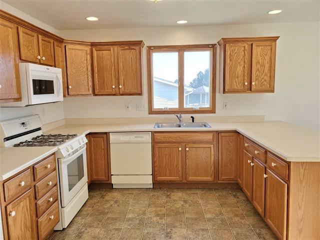  2724 N Fawn Ridge Cir, Oregon, IL 61061 photo 3