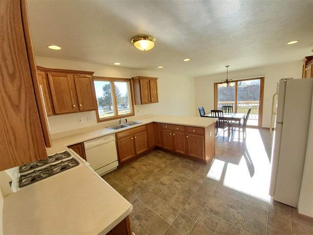  2724 N Fawn Ridge Cir, Oregon, IL 61061 photo 4