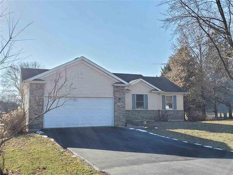 2724 N Fawn Ridge Cir, Oregon, IL 61061