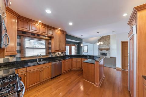 320 W Devon Ave, Roselle, IL 60172 photo 5