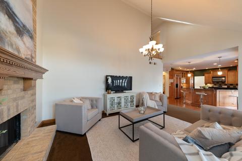 320 W Devon Ave, Roselle, IL 60172 photo 9