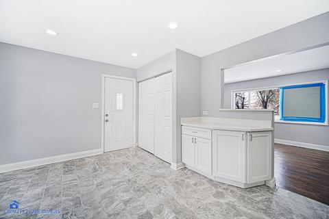 6847 Stanford Dr, Bridgeview, IL 60455 photo 7
