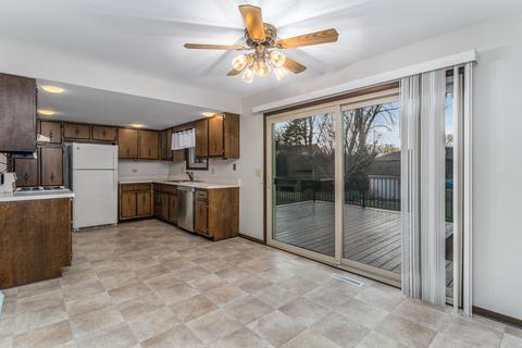 1042 Chippewa Dr, Elgin, IL 60120 photo 16