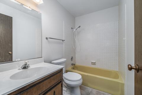 1042 Chippewa Dr, Elgin, IL 60120 photo 25